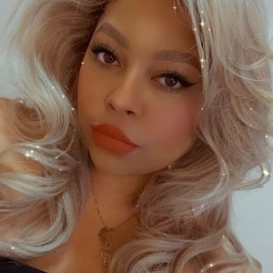 ✨ I’m your Posher, Ashley! ✨